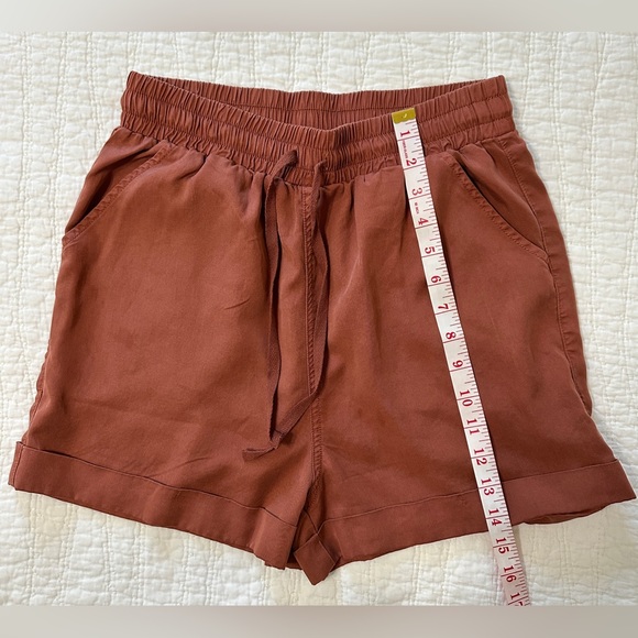 Universal Thread high rise relaxed fit shorts size small - Picture 8 of 10